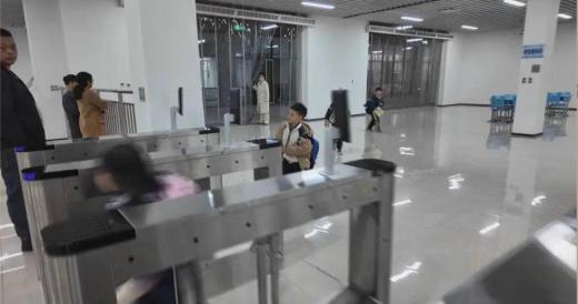 嶗山今年再為3所學(xué)校配備智慧停車接送系統(tǒng)